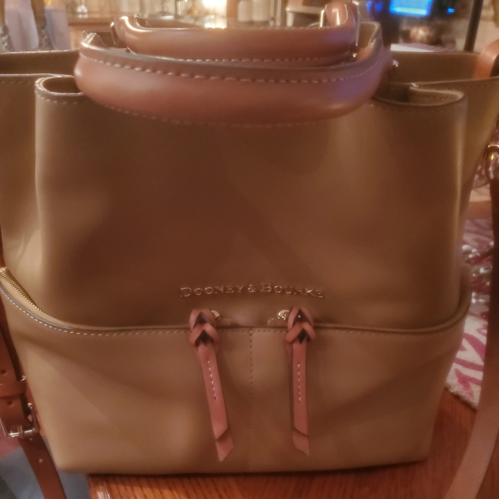 Dooney & Bourke - Picture 5 of 5